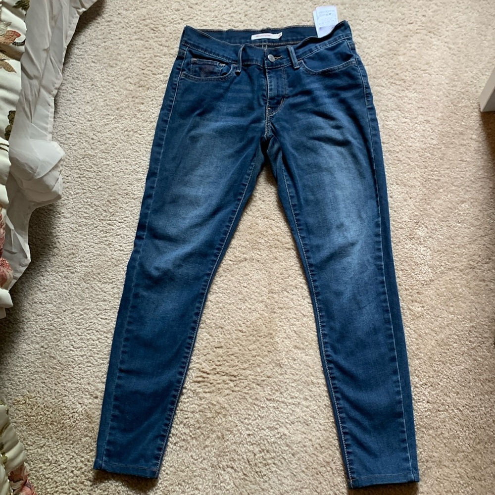 Levi’s 710 Super Skinny. 27x28. Midrise